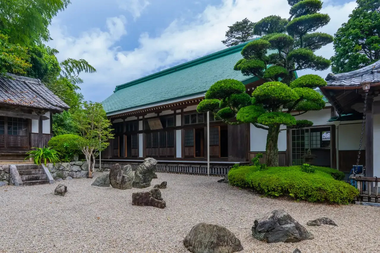 糸島を望む禅寺 徳門寺